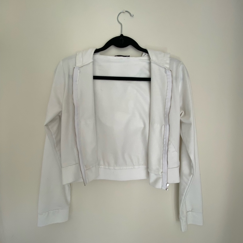 3️⃣/$1️⃣5️⃣ Cropped White Jacket